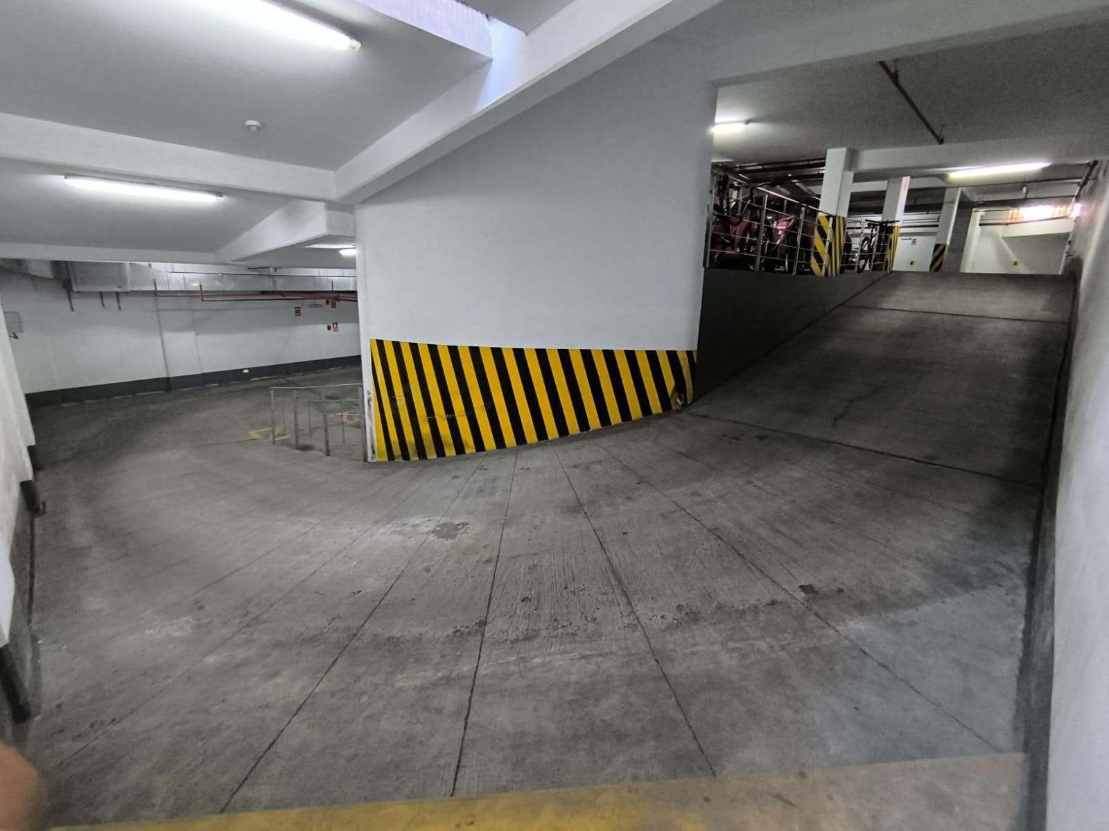 Amplio Estacionamiento ubicado en San Isidro Amplio Estacionamiento ubicado en San Isidro