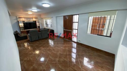 Casa en Alquiler ubicado en Jiron Los Cedrones Casa en Alquiler ubicado en Jiron Los Cedrones