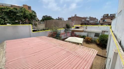 Casa de 5 dormitorios y 2 baños ubicado en Santiago De Surco Casa de 5 dormitorios y 2 baños ubicado en Santiago De Surco
