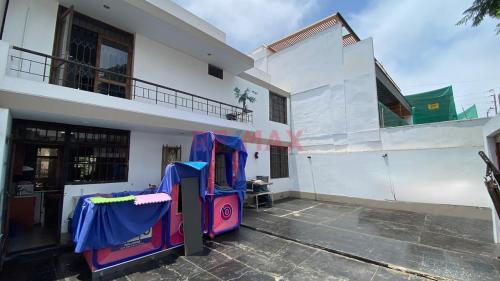 Casa de 5 dormitorios ubicado en Santiago De Surco Casa de 5 dormitorios ubicado en Santiago De Surco