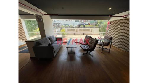 Amplio Local comercial ubicado en Miraflores Amplio Local comercial ubicado en Miraflores