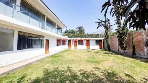 Casa de Campo en Alquiler de 11 dormitorios ubicado en Cieneguilla Casa de Campo en Alquiler de 11 dormitorios ubicado en Cieneguilla