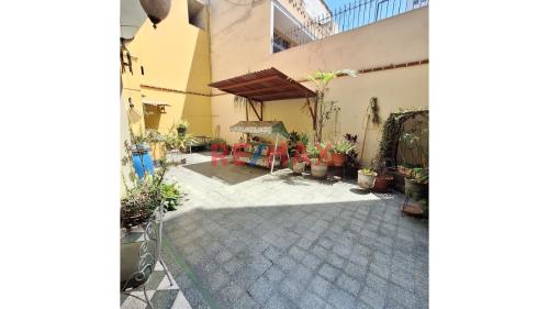 Casa de 8 dormitorios ubicado en Pueblo Libre Casa de 8 dormitorios ubicado en Pueblo Libre