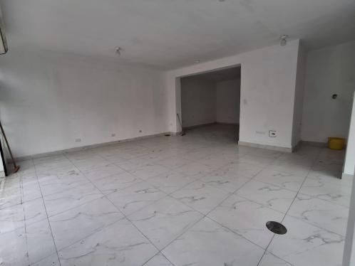 Amplio Local comercial ubicado en Ate Amplio Local comercial ubicado en Ate