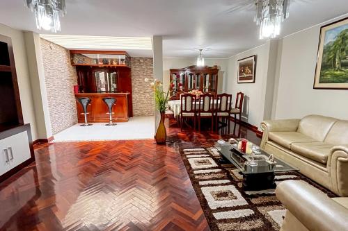 Casa en Venta ubicado en Santiago De Surco Casa en Venta ubicado en Santiago De Surco