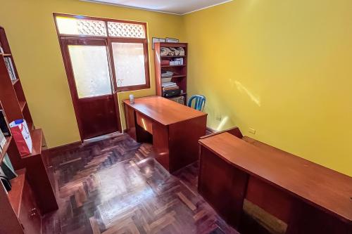 Casa de 9 dormitorios y 9 baños ubicado en Santiago De Surco Casa de 9 dormitorios y 9 baños ubicado en Santiago De Surco