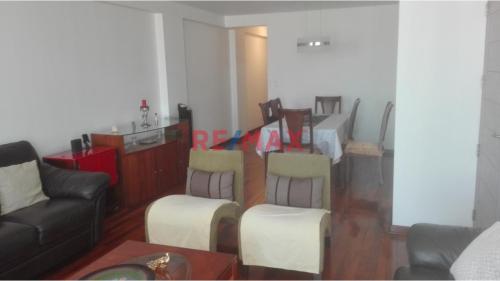 Departamento de 4 dormitorios y 2 baños ubicado en Surquillo Departamento de 4 dormitorios y 2 baños ubicado en Surquillo