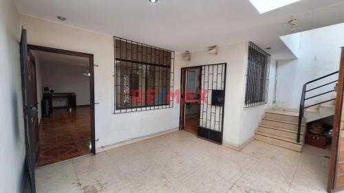 Casa de 6 dormitorios y 4 baños ubicado en Callao Casa de 6 dormitorios y 4 baños ubicado en Callao