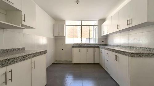 Departamento de 4 dormitorios y 2 baños ubicado en La Molina Departamento de 4 dormitorios y 2 baños ubicado en La Molina