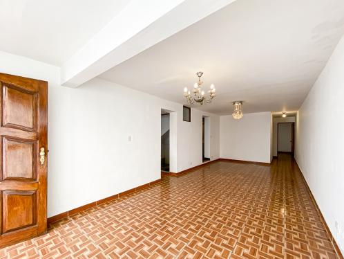 Casa de 5 dormitorios y 3 baños ubicado en San Miguel Casa de 5 dormitorios y 3 baños ubicado en San Miguel