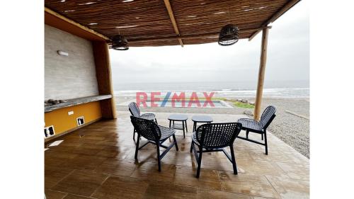 Casa de Playa de 6 dormitorios y 5 baños ubicado en San Vicente De Cañete Casa de Playa de 6 dormitorios y 5 baños ubicado en San Vicente De Cañete