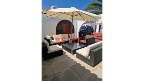 Casa de Playa de 8 dormitorios y 4 baños ubicado en Cerro Azul Casa de Playa de 8 dormitorios y 4 baños ubicado en Cerro Azul
