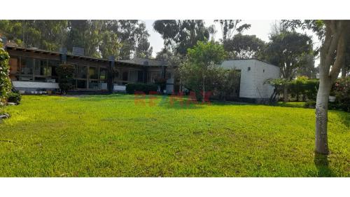 Casa de Campo de 6 dormitorios y 6 baños ubicado en Lurin Casa de Campo de 6 dormitorios y 6 baños ubicado en Lurin