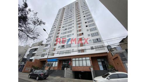 Departamento en Venta ubicado en Av. De Tomas Marsano Departamento en Venta ubicado en Av. De Tomas Marsano