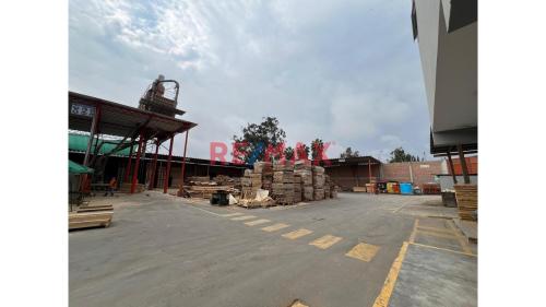 Local Industrial en Venta ubicado en Calle Los Nogales Local Industrial en Venta ubicado en Calle Los Nogales