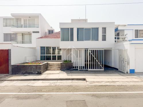 Casa de Playa en Venta ubicado en Copacabana Casa de Playa en Venta ubicado en Copacabana