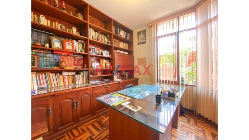 Casa en Venta ubicado en Santiago De Surco Casa en Venta ubicado en Santiago De Surco