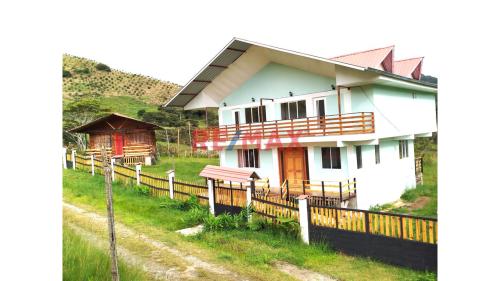 Casa de Campo de 5 dormitorios y 5 baños ubicado en Huancabamba Casa de Campo de 5 dormitorios y 5 baños ubicado en Huancabamba
