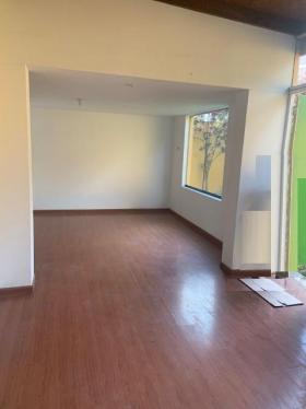 Casa de 4 dormitorios y 2 baños ubicado en Santiago De Surco Casa de 4 dormitorios y 2 baños ubicado en Santiago De Surco