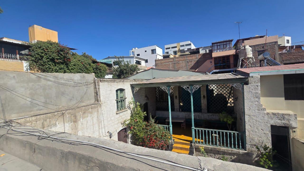 Casa de 4 dormitorios y 5 baños ubicado en Yanahuara Casa de 4 dormitorios y 5 baños ubicado en Yanahuara