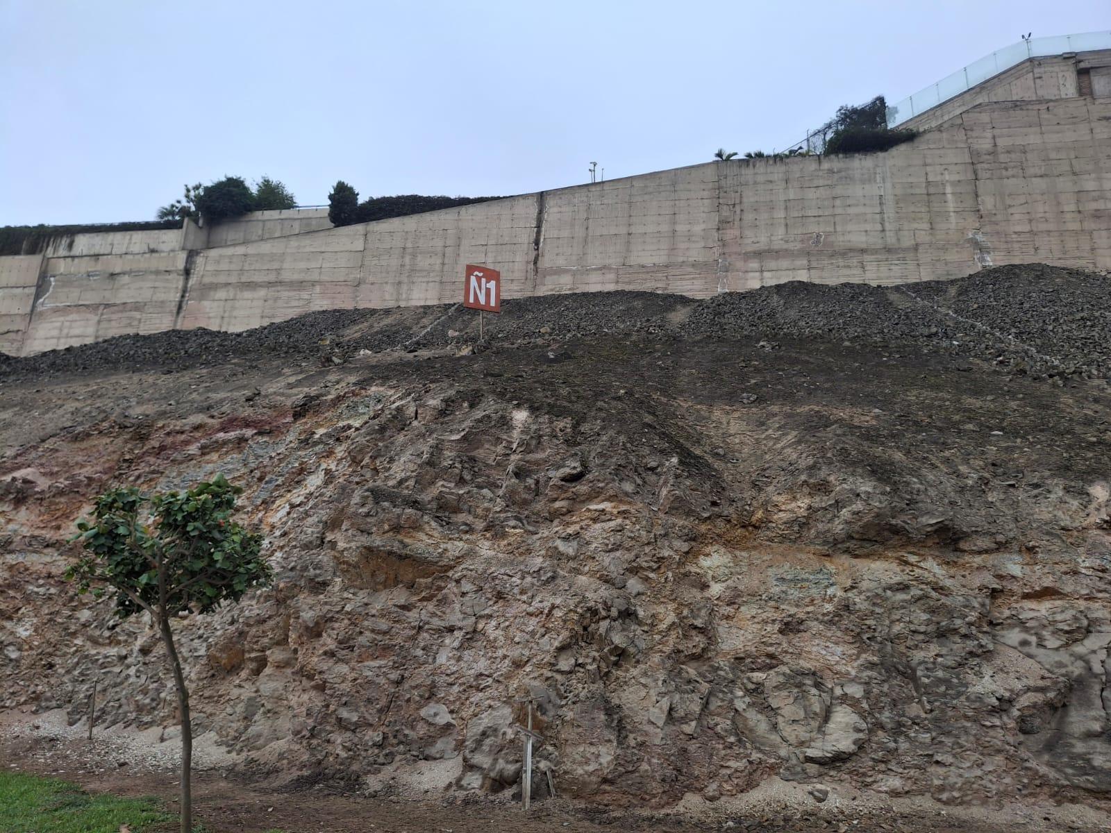 Amplio Terreno ubicado en Santiago De Surco Amplio Terreno ubicado en Santiago De Surco