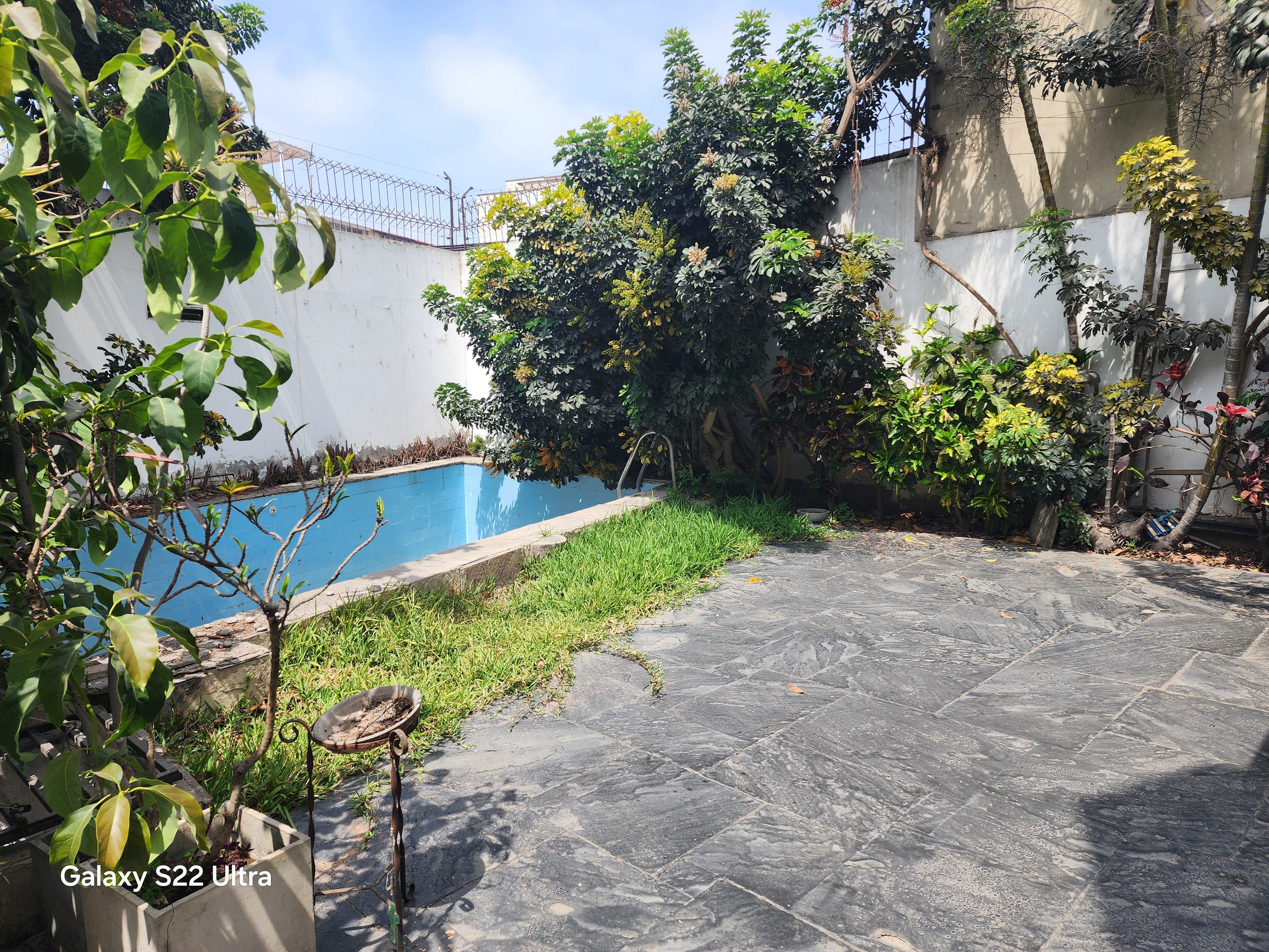 Casa de 5 dormitorios y 4 baños ubicado en Santiago De Surco Casa de 5 dormitorios y 4 baños ubicado en Santiago De Surco