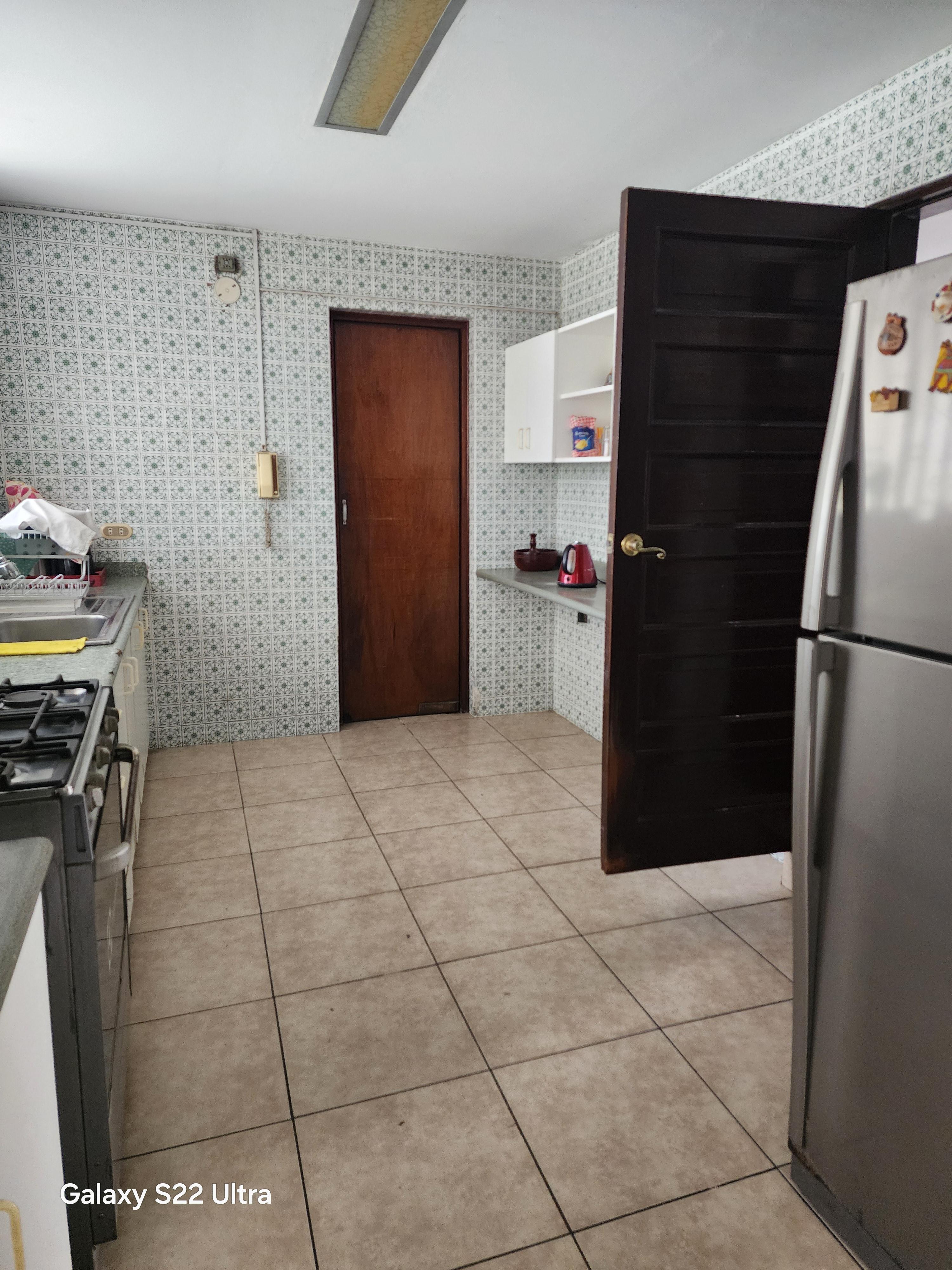 Casa en Alquiler de 5 dormitorios ubicado en Santiago De Surco Casa en Alquiler de 5 dormitorios ubicado en Santiago De Surco
