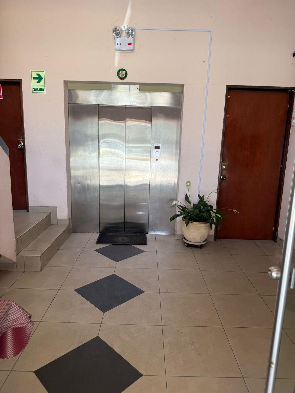Oficina de ocasión ubicado en Santiago De Surco Oficina de ocasión ubicado en Santiago De Surco