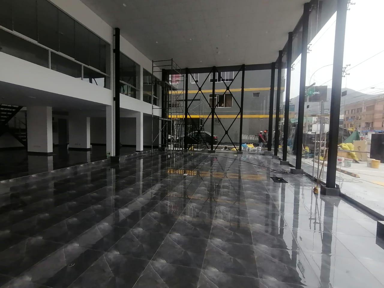 Amplio Local comercial ubicado en Santiago De Surco Amplio Local comercial ubicado en Santiago De Surco