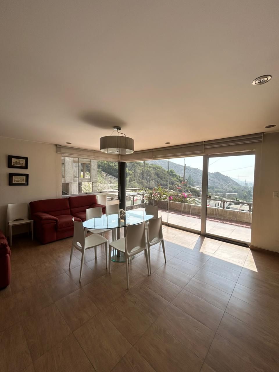 Casa de Campo de 3 dormitorios y 3 baños ubicado en Ate Vitarte Casa de Campo de 3 dormitorios y 3 baños ubicado en Ate Vitarte