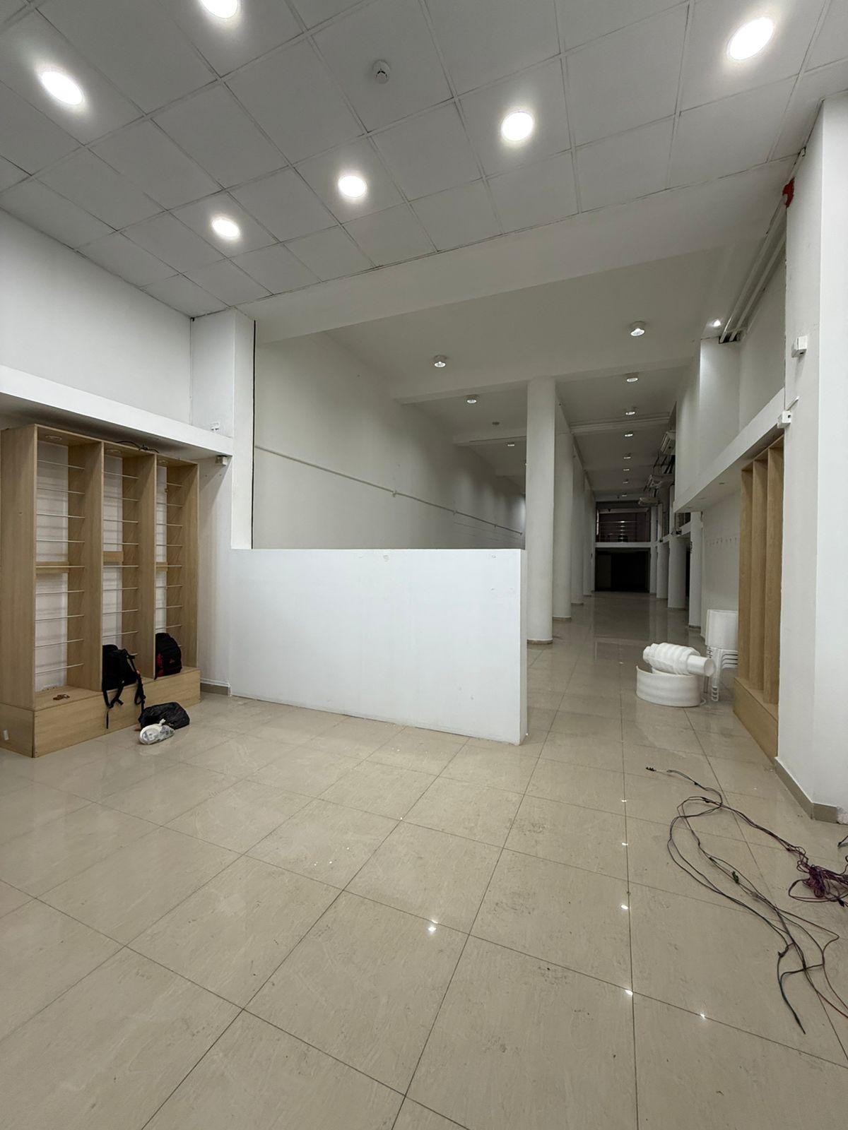 Local comercial en Alquiler ubicado en Av. Arenales 19 Local comercial en Alquiler ubicado en Av. Arenales 19