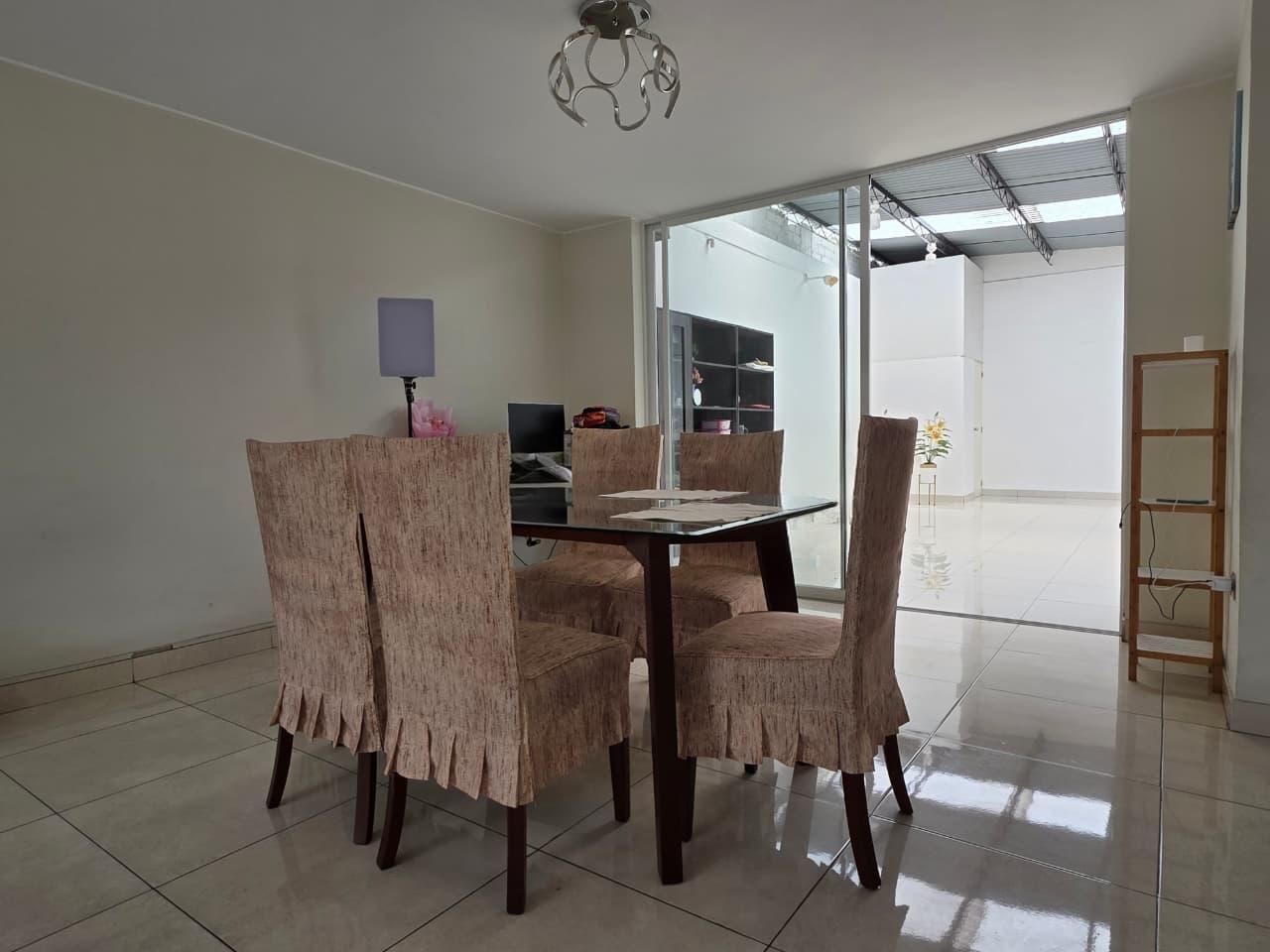 Casa de 3 dormitorios y 3 baños ubicado en Santa Anita Casa de 3 dormitorios y 3 baños ubicado en Santa Anita