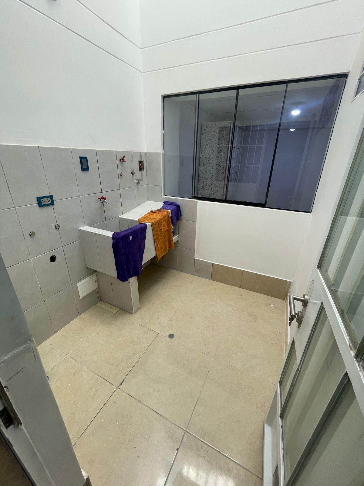 Departamento de 5 dormitorios y 2 baños ubicado en Ate Departamento de 5 dormitorios y 2 baños ubicado en Ate