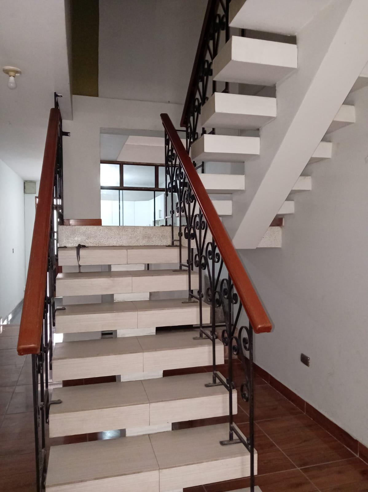Casa de 3 dormitorios y 3 baños ubicado en Villa Maria Del Triunfo Casa de 3 dormitorios y 3 baños ubicado en Villa Maria Del Triunfo