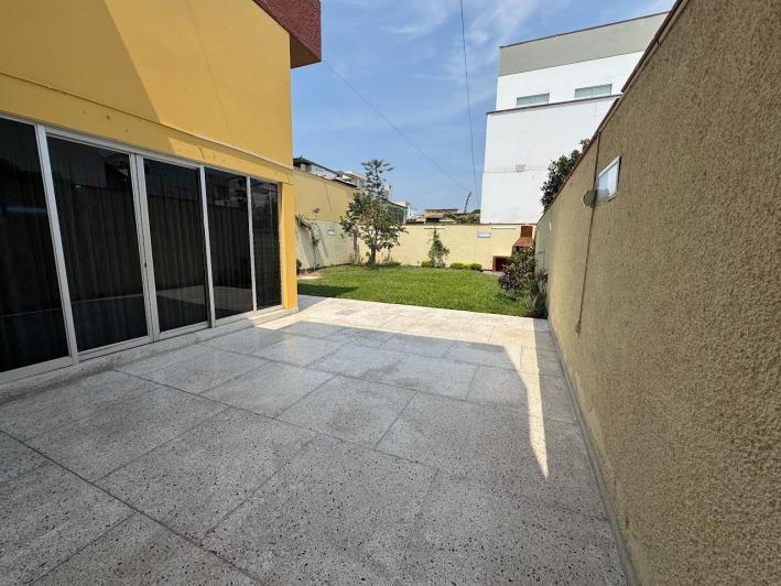 Casa en Venta ubicado en Av. José Gálvez Barrenechea Casa en Venta ubicado en Av. José Gálvez Barrenechea