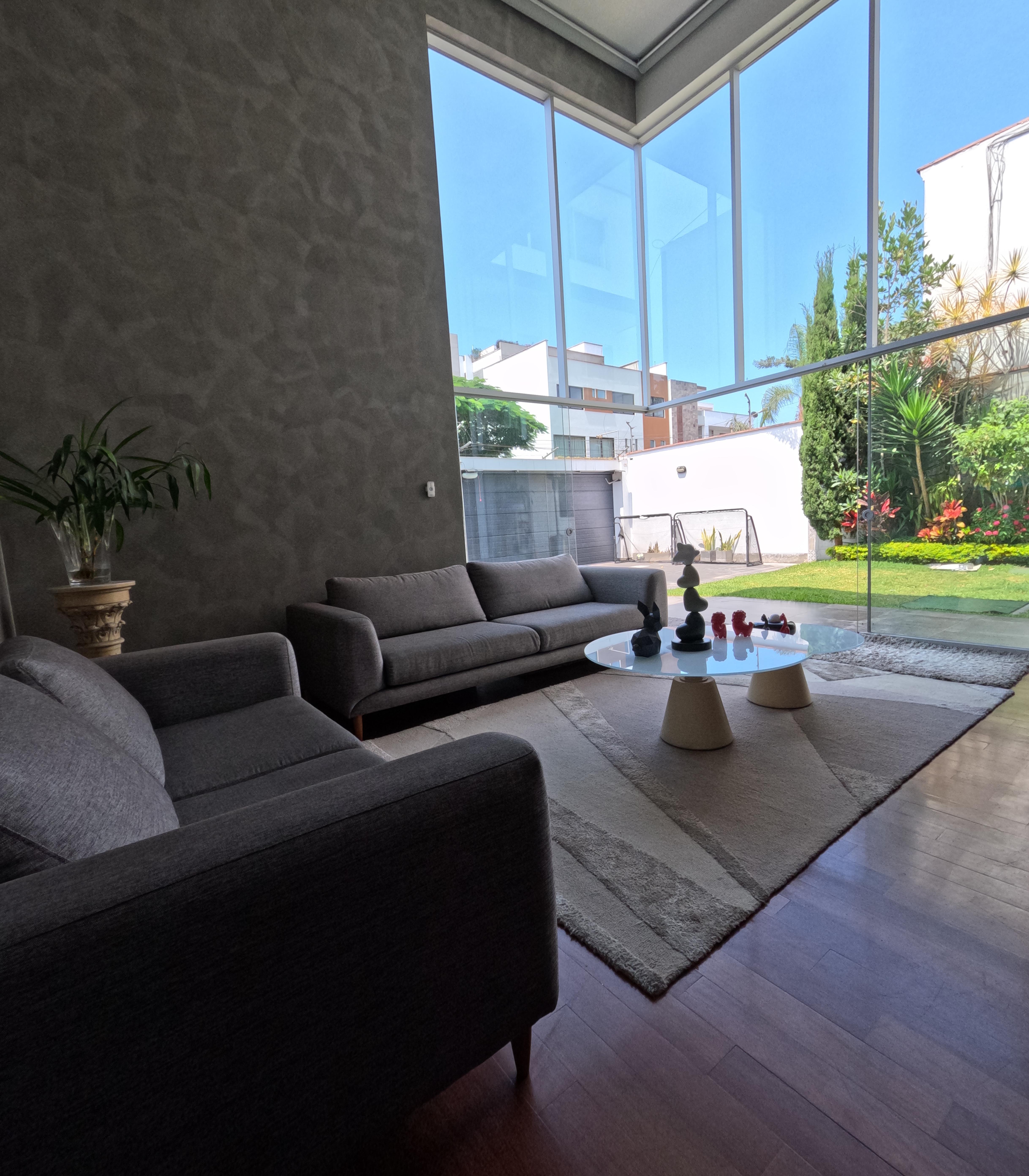 Casa de 7 dormitorios y 6 baños ubicado en San Isidro Casa de 7 dormitorios y 6 baños ubicado en San Isidro