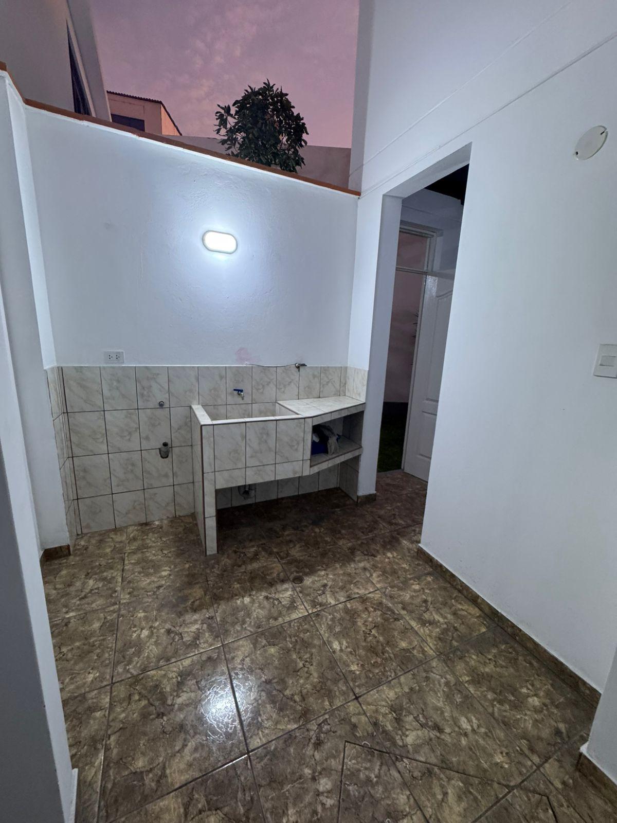 Casa de 6 dormitorios y 6 baños ubicado en San Borja Casa de 6 dormitorios y 6 baños ubicado en San Borja