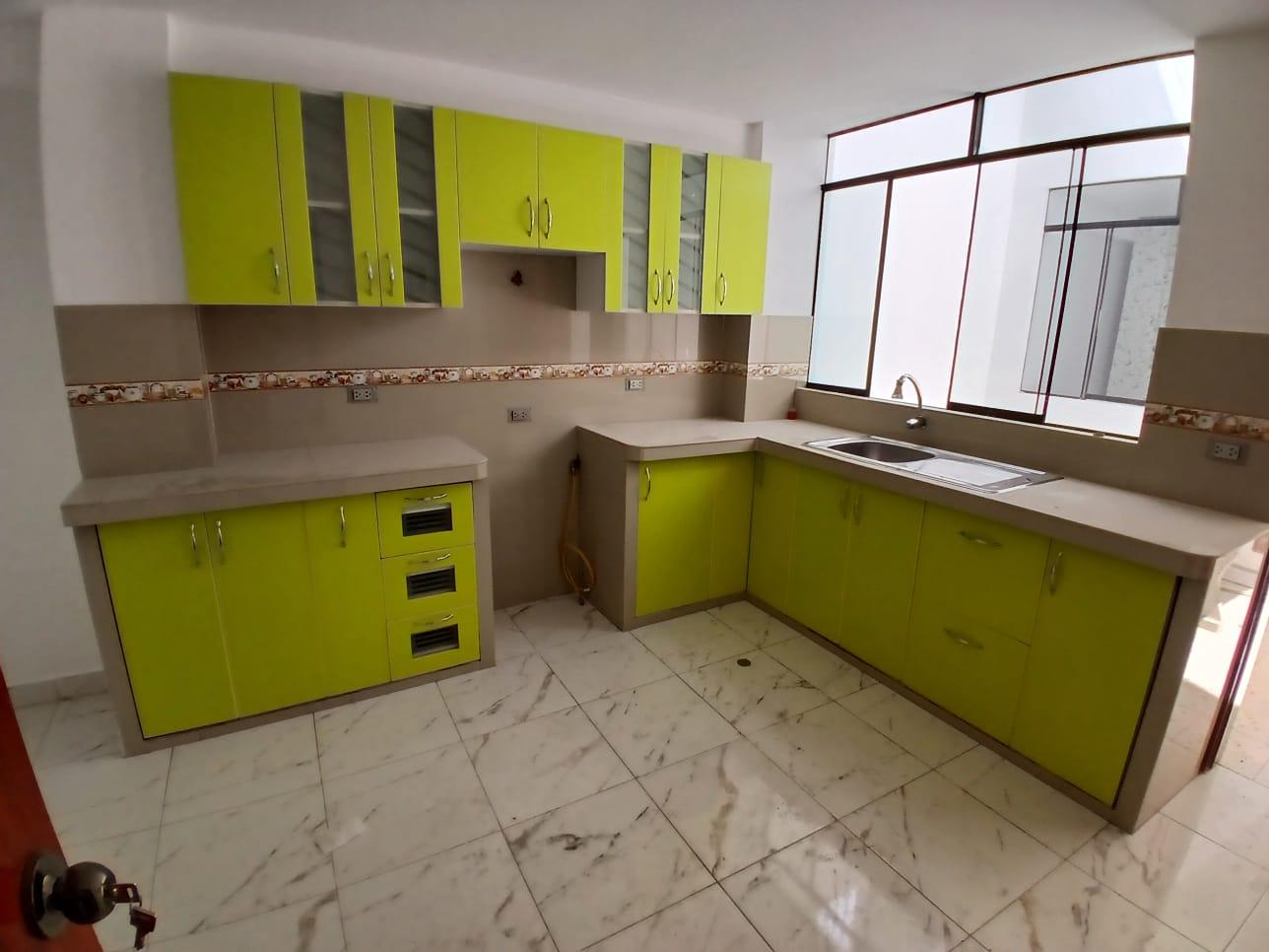 Departamento de 4 dormitorios y 2 baños ubicado en Ate Departamento de 4 dormitorios y 2 baños ubicado en Ate