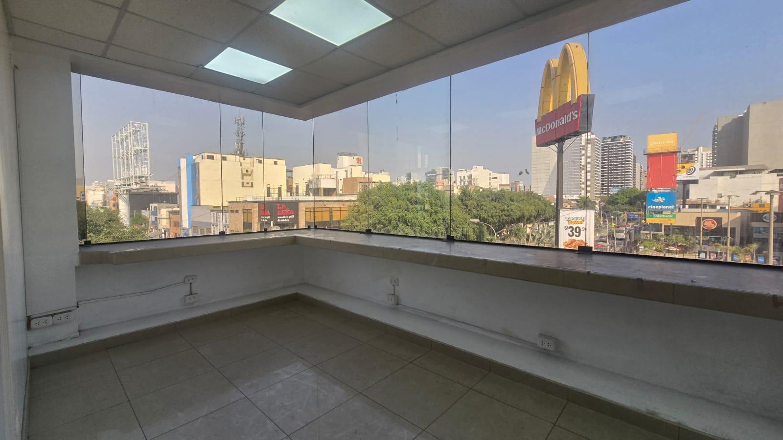 Local comercial en Alquiler ubicado en Av. Arequipa 2080 Local comercial en Alquiler ubicado en Av. Arequipa 2080