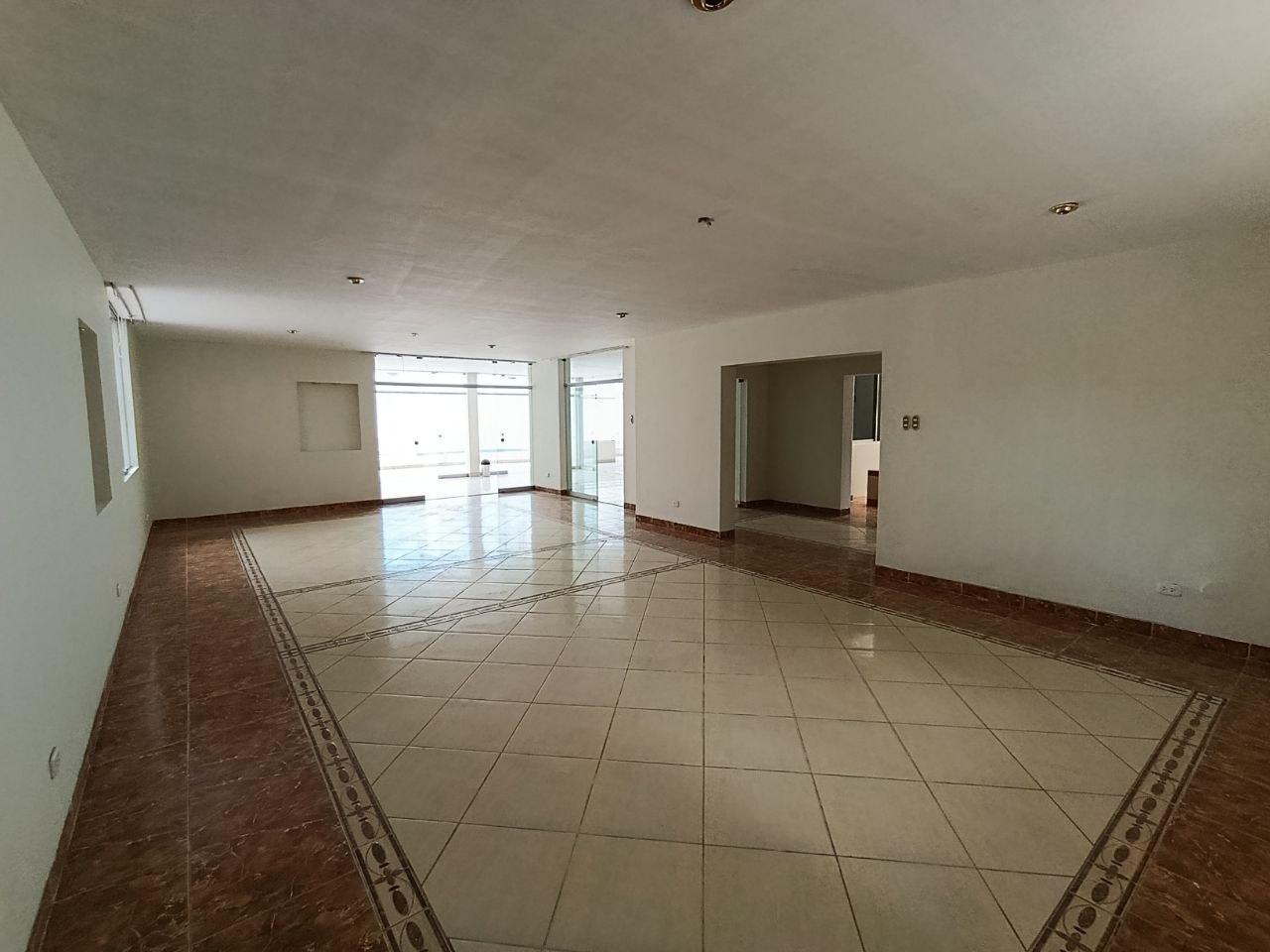 Casa en Alquiler de 8 dormitorios ubicado en Piura Casa en Alquiler de 8 dormitorios ubicado en Piura