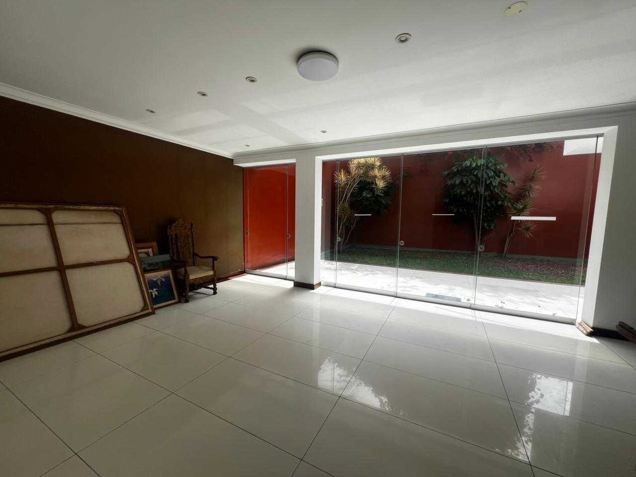 Casa en Alquiler de 6 dormitorios ubicado en San Isidro Casa en Alquiler de 6 dormitorios ubicado en San Isidro