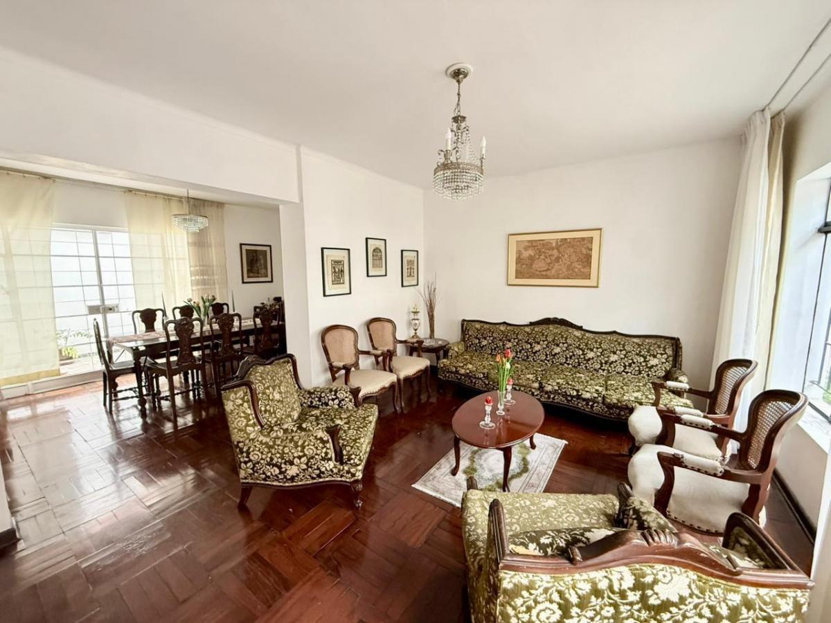 Casa de 3 dormitorios y 2 baños ubicado en Jesus Maria Casa de 3 dormitorios y 2 baños ubicado en Jesus Maria