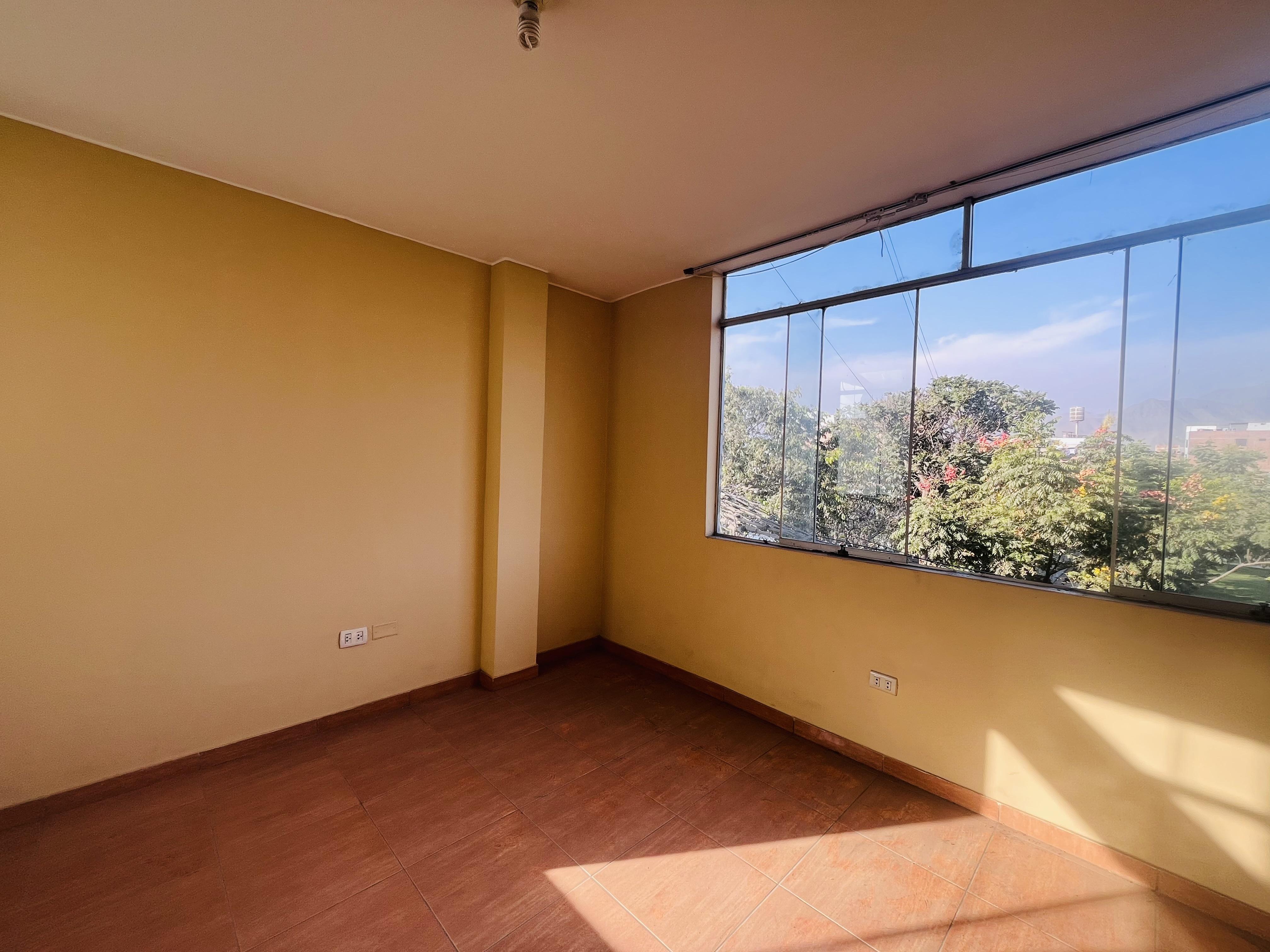 Departamento de 4 dormitorios ubicado en Los Olivos Departamento de 4 dormitorios ubicado en Los Olivos