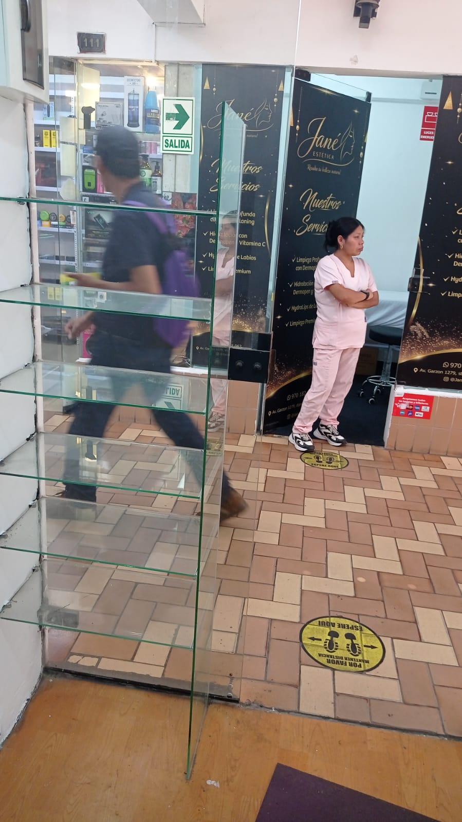 Amplio Local comercial ubicado en Jesus Maria Amplio Local comercial ubicado en Jesus Maria