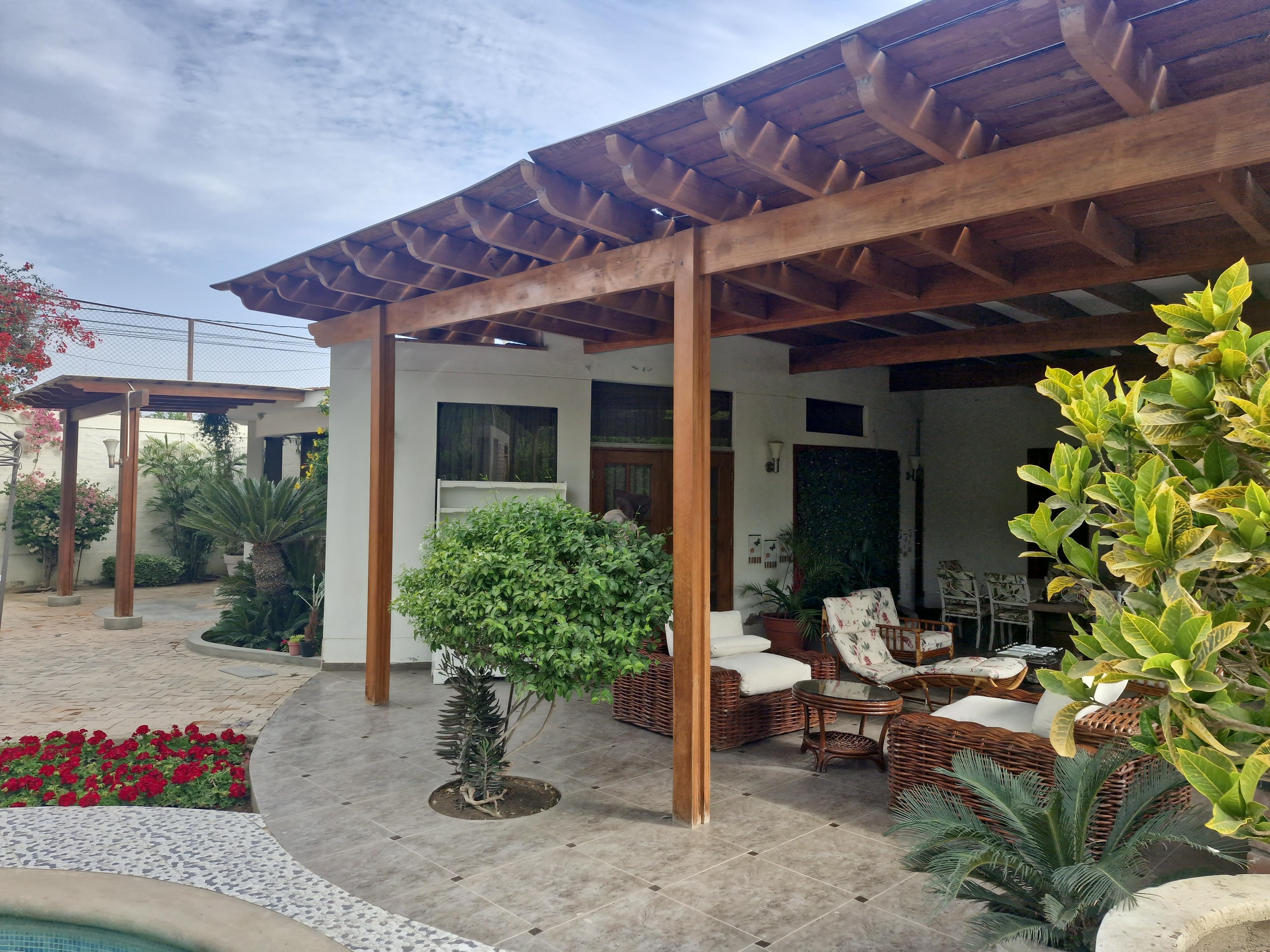 Casa de 4 dormitorios ubicado en San Juan Bautista Casa de 4 dormitorios ubicado en San Juan Bautista