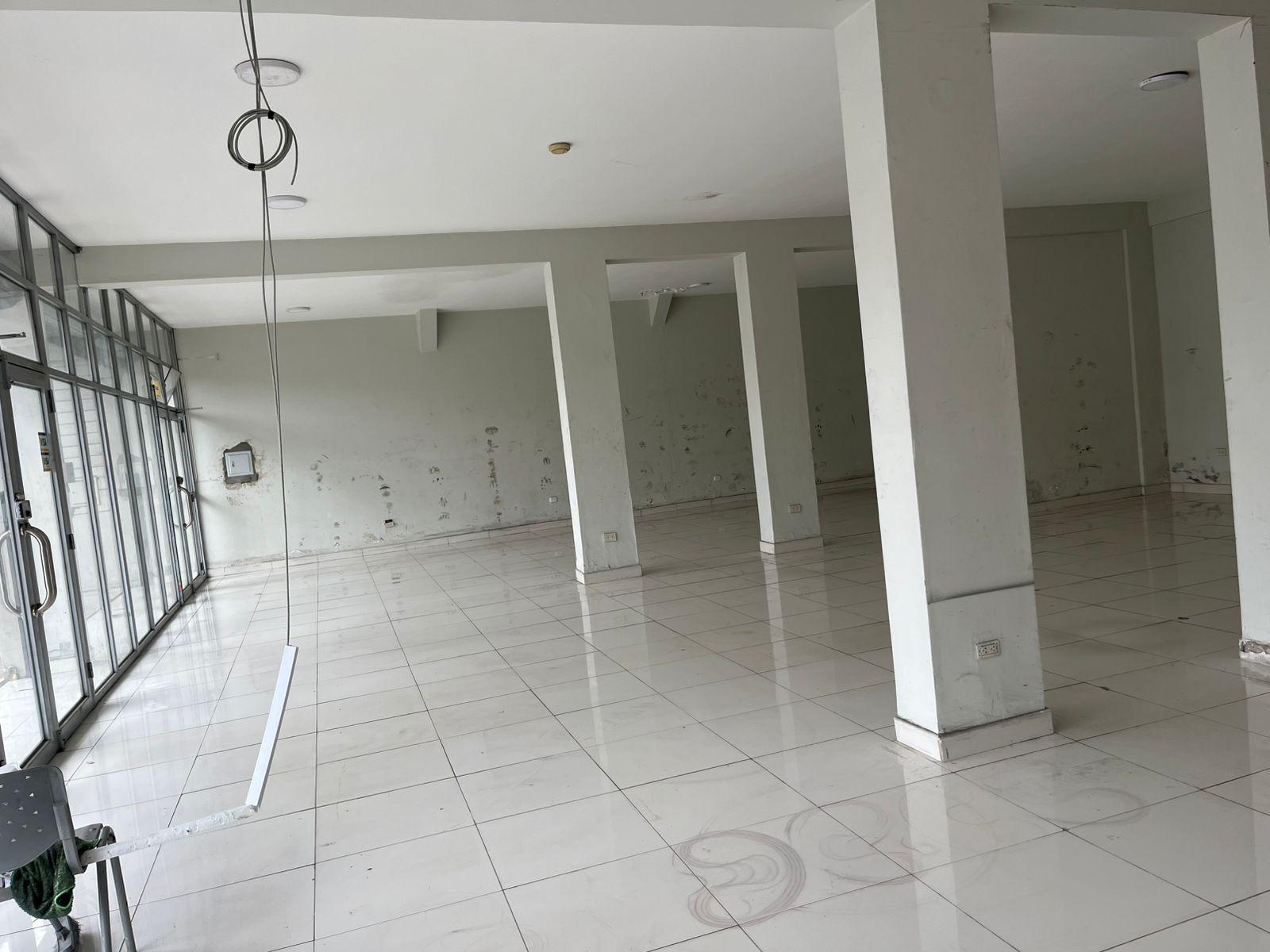 Oficina en Alquiler ubicado en Av Nicolás Arriola 565 Oficina en Alquiler ubicado en Av Nicolás Arriola 565