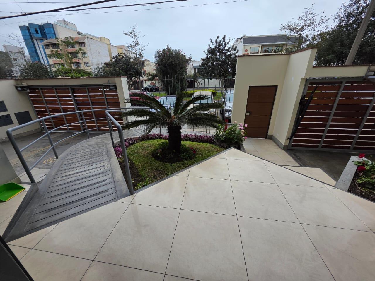 Departamento de 4 dormitorios y 3 baños ubicado en San Borja Departamento de 4 dormitorios y 3 baños ubicado en San Borja